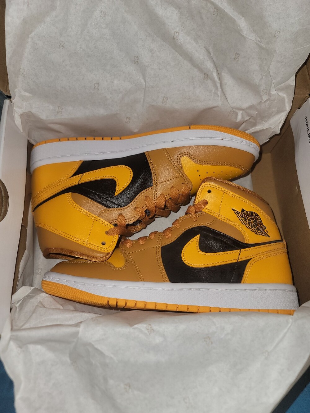 Wmns Air Jordan 1 Mid 'Chutney' (Style Code: BQ6472-700) 5.5